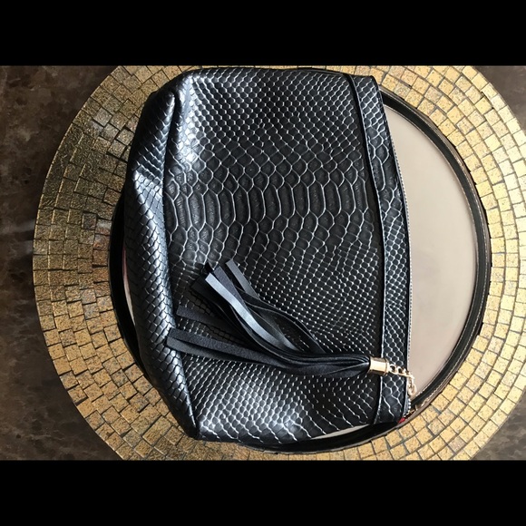 Black Clutch - Picture 3 of 4